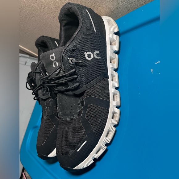 On Running Men's Black and White Athletic Shoes W10 - Picture 4 of 10